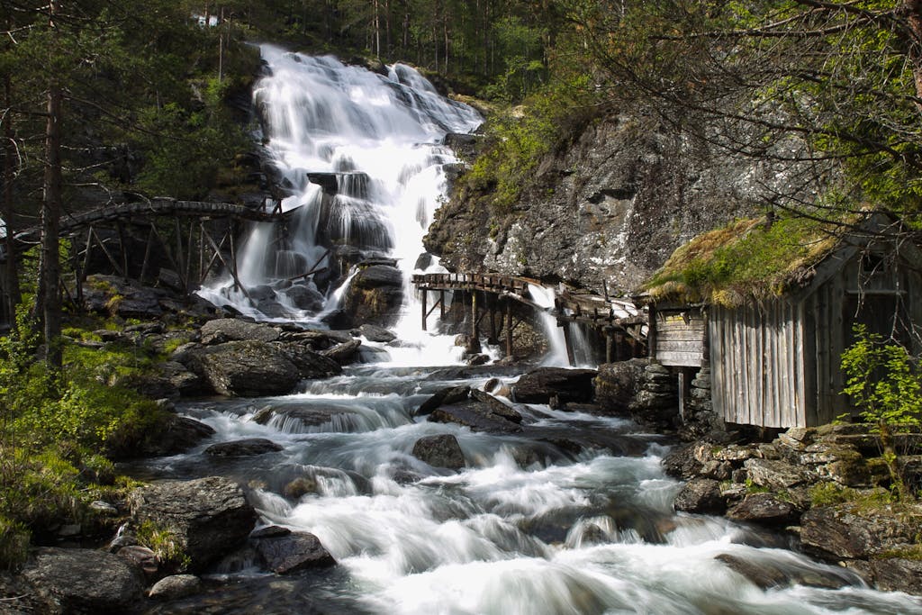 Fossen og kvernhus på Hustveit